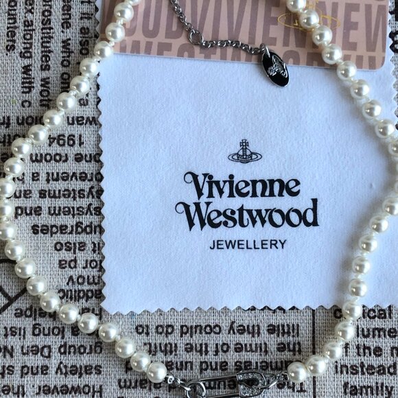 💎Vivienne Westwood  silvery  Safety Pin Pearl Necklace💎 - Picture 5 of 5